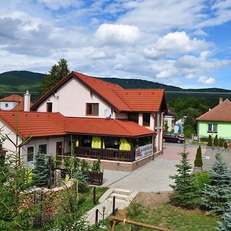 Andras Penzion Krásnohorské Podhradie 外观 照片